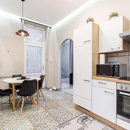 Sea Holly - With Perfect Location 2 Separate Bdrms * Budapešť