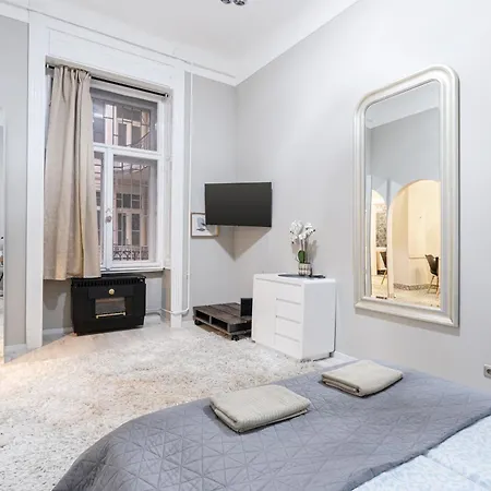 Apartment Sea Holly - With Perfect Location 2 Separate Bdrms