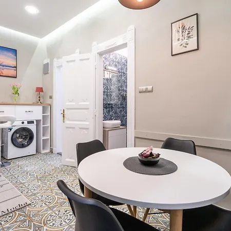 Sea Holly - With Perfect Location 2 Separate Bdrms * Budapest