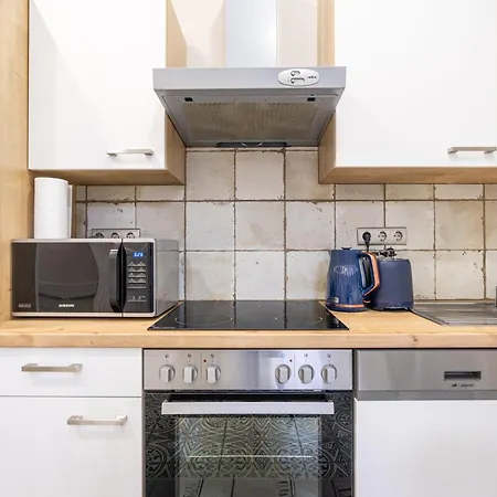 Sea Holly - With Perfect Location 2 Separate Bdrms Budapest