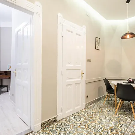 Sea Holly - With Perfect Location 2 Separate Bdrms Apartment Budapest