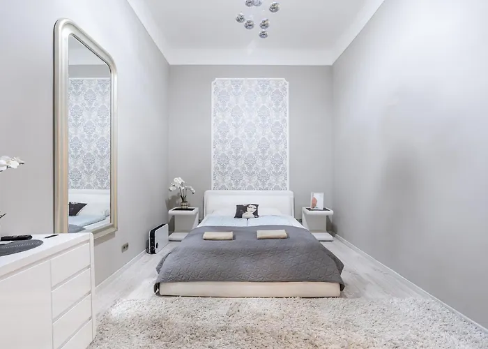 Sea Holly - With Perfect Location 2 Separate Bdrms Daire