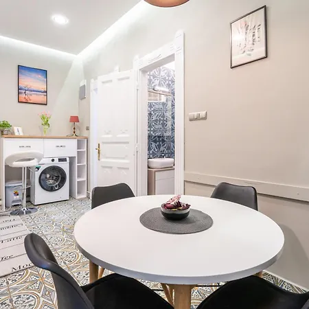 Sea Holly - With Perfect Location 2 Separate Bdrms Appartement