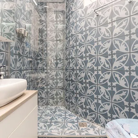 Sea Holly - With Perfect Location 2 Separate Bdrms Appartement