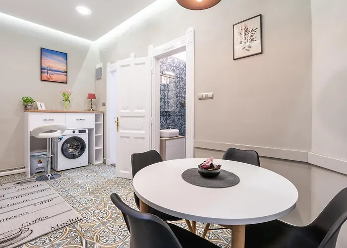 Sea Holly - With Perfect Location 2 Separate Bdrms * Budapesta