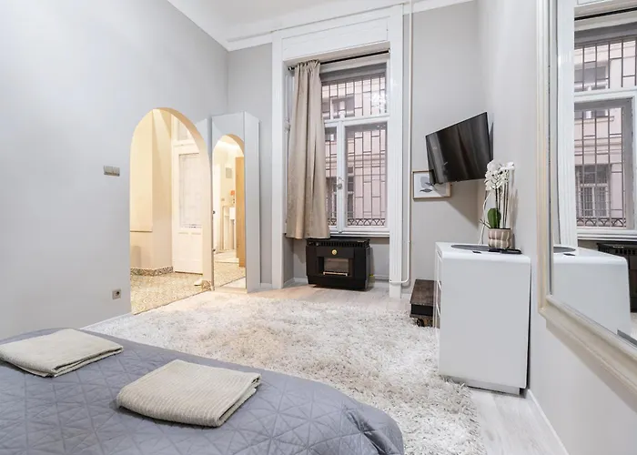 Sea Holly - With Perfect Location 2 Separate Bdrms * Budapesta