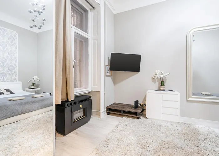 Sea Holly - With Perfect Location 2 Separate Bdrms *